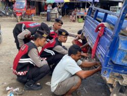 Patroli Rutin, Satsamapta Polres Bima Kabupaten Bantu Pengendara Bajai di Terminal Tente