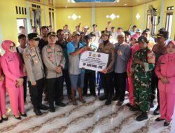 Kapolres Sumbawa Pimpin Penyerahan Bansos dan Tinjau Langsung Lokasi Kebakaran di Desa Kalimango