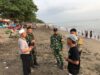 Sinergi Aparat Jaga Kemeriahan Pantai Montong Buwuh