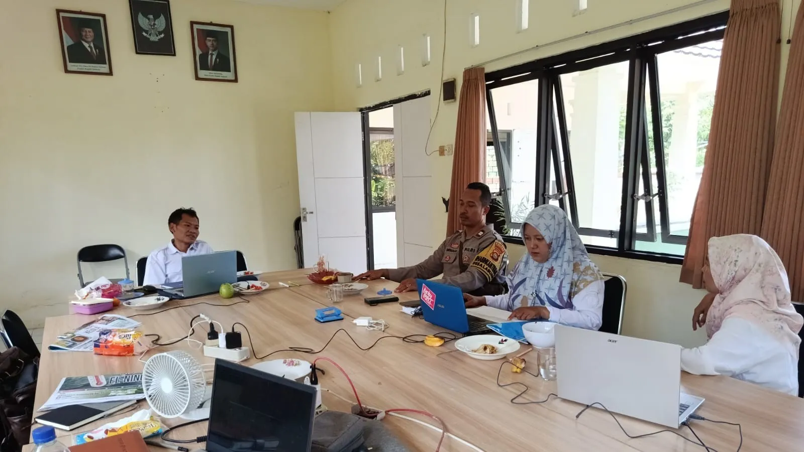 Sinergi Polsek Labuapi dan Petani: Dorong Kemandirian Ekonomi Melalui Pemanfaatan Lahan Kosong di Lombok Barat