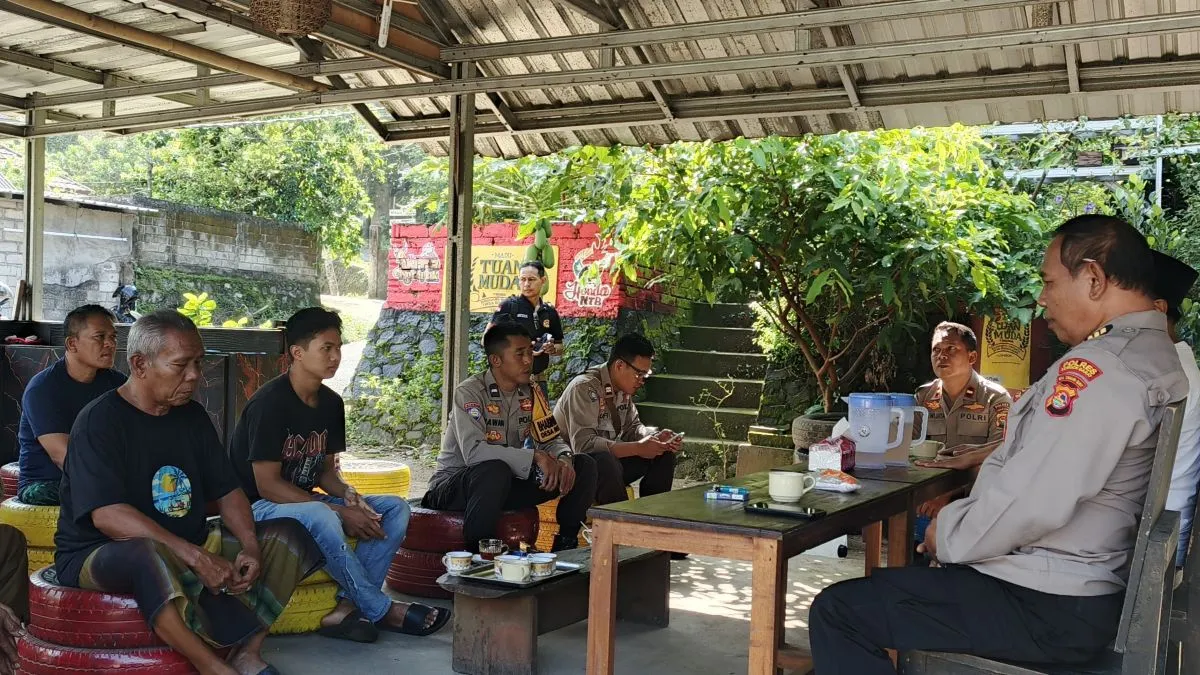 Polsek Batulayar Perkuat Sinergitas Lewat Jumat Curhat di Desa Bengkaung demi Kamtibmas Kondusif