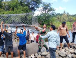 Sinergi Warga dan Pemerintah Pasang Bronjong Bendungan
