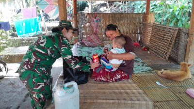 Sentuhan Kepedulian Babinsa Ringankan Beban Keluarga Stunting
