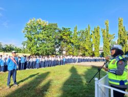 Personel Unit Kamsel Satlantas Polres Bima Kota Berikan Imbauan Keselamatan Berlalu Lintas di SMPN 1 Kota Bima