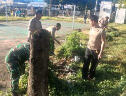 Personel Polsek Jereweh bersama Warga Gotong Royong Jaga Kebersihan Fasilitas Umum