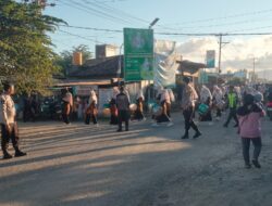 Meriahkan Hultah Ke-30 Ponpes NW Padasuka, Polsek Lunyuk Kawal Pawai Alegoris Ribuan Santri