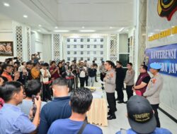 *Polda Jambi Gelar Konferensi Pers, DPO Narkotika Berhasil Ditangkap di Tanjab Barat*