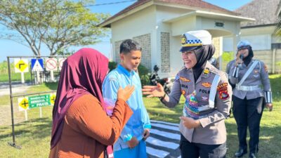 Dari Rambu Hingga Safety Riding, Polisi Bekali Siswa SLBN 3 Mataram