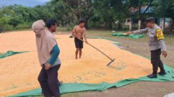 “Polisi Peduli” Bhabinkamtibmas Polsek Soromandi Polres Bima Kabupaten Bantu Kegiatan Warga Binaan