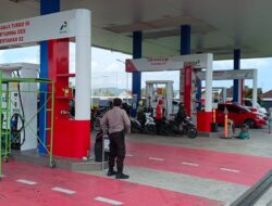Cegah Penumpukan Kendaraan, Polsek Labuapi Intensifkan Patroli SPBU Demi Kenyamanan Pengendara