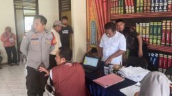 Polsek Sekotong Pantau Pembagian Kartu Keluarga Sejahtera