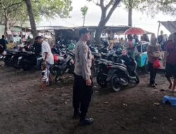 Wisata Pantai Kuranji Bangsal Membeludak, Polsek Labuapi Turun Tangan Pastikan Keamanan Pengunjung