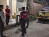 Waspada Jam Rawan Kriminalitas, Personel Polres Lombok Barat Sisir Pemukiman Padat Penduduk di Labuapi