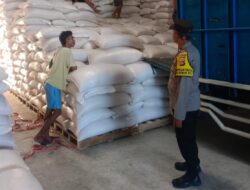 Polisi Kawal Ketat 22 Ton Jagung Petani Lombok Barat Menuju Gudang Bulog demi Stabilitas Pangan