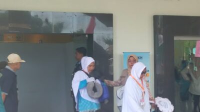 Polisi Kawal Ketat Keberangkatan Jamaah Haji Kloter 8 Asal Lombok Barat