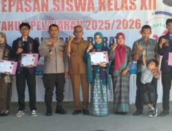 Hadir Dalam Pelepasan Siswa SMAN 1 Alas Barat, Kapolsek Berikan Motivasi dan Antisipasi Konvoi Lulusan