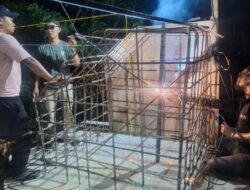 Percikan Las Malam Hari Iringi Pembangunan Jembatan Garuda