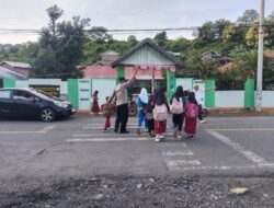 Jaga Keselamatan Siswa, Polsek Rhee Intensifkan Pengaturan Lalu Lintas Pagi di SDN Rhee