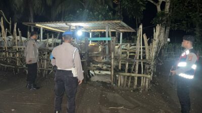 Polsek Sekotong Patroli Malam Cegah Pencurian Sapi