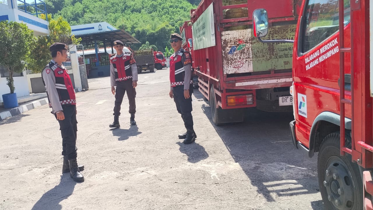 Patroli Polres Lobar Pastikan Stok LPG Aman