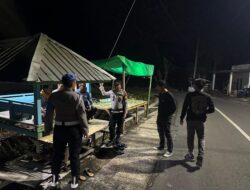 PATROLI MALAM POLRES DOMPU, PERSONEL SAMPAIKAN HIMBAUAN KAMTIBMAS KEPADA MASYARAKAT