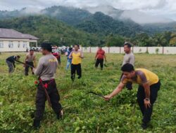 Bhabinkamtibmas Kelurahan Menala Gotong Royong Bersama di Mako Polsubsektor Brang Ene