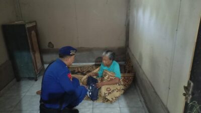 Sat Polairud Polres Lombok Utara Bagikan Sembako Kepada Masyarakat Nelayan Dusun Tembobor