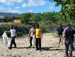 Gerakan Asri Pantai Lakey, Polsek Hu’u Bersama Masyarakat Jaga Kebersihan Lingkungan Wisata