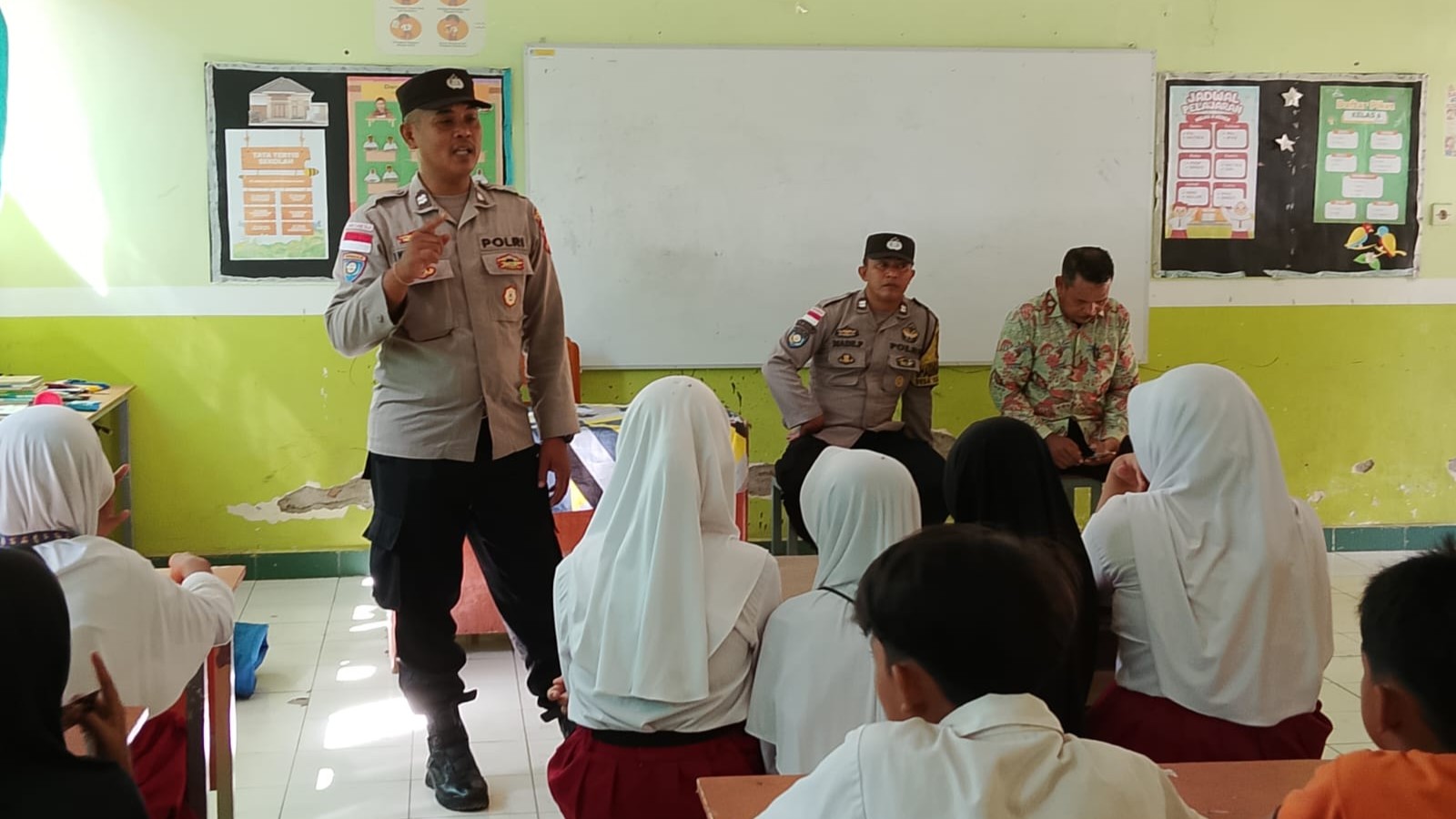 Sinergi Kuat Polisi dan Guru di Sekotong Demi Lindungi Generasi Muda dari Perundungan di Sekolah dan Napza