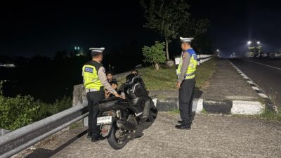 Cegah Kriminalitas Malam, Polres Lobar Gelar Patroli Blue Light