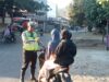 Strong Point Pagi, Unit Lantas Polsek Rasanae Barat Bantu Pelajar Menyeberang dan Edukasi Keselamatan Berlalu Lintas