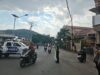 SATLANTAS POLRES DOMPU LAKUKAN REKAYASA DAN PENGATURAN ARUS LALU LINTAS SAAT AKSI BLOKIR JALAN WARGA DI WOJA