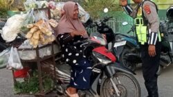 Unit Lantas Polsek Rasanae Barat Berikan Imbauan Keselamatan Berlalu Lintas kepada Pengguna Jalan