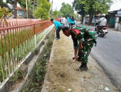 Babinsa dan Warga Kompak Jaga Kebersihan Tanjung Karang