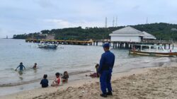 Polisi Imbau Wisatawan Senggigi Waspada Cuaca dan Awasi Anak