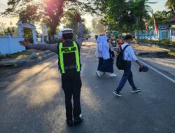 SATLANTAS POLRES DOMPU GELAR RAWAN PAGI DAN SOSIALISASI KESELAMATAN BERLALU LINTAS SECARA HUMANIS
