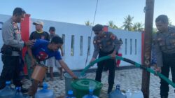 Atasi Krisis Air Bersih, Sat Samapta Polres Sumbawa Salurkan Bantuan Air ke Wilayah Terdampak