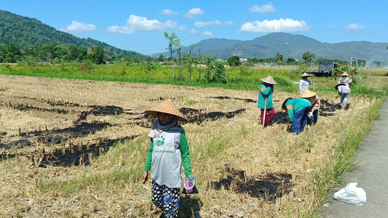 Bhabinkamtibmas Gerung Motivasi Kelompok Tani Karang Langko