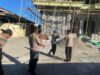 Sambut HUT Bhayangkara Ke-80, Polsek Alas Gotong Royong Bantu Pembangunan Masjid Besar Al-Ihsan