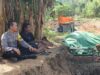 Bhabinkamtibmas Polres Bima Kota Sambangi Pengerajin Bata, Sampaikan Imbauan Kamtibmas dan Sosialisasi Call Center 110