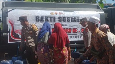 Atasi Kekeringan, Polres Lombok Barat Distribusikan Air Bersih