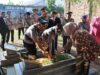 Peringati Hari Bhayangkara Ke-80, Polres Sumbawa Gelar Upacara Tabur Bunga dan Ziarah Makam