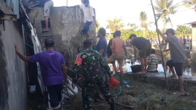 Kebakaran Diduga Akibat Korsleting, Babinsa Dampingi Penanganan Warga