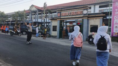 Personel Polsek Sukamulia Lakukan Strong Point, Wujudkan Keamanan dan Kelancaran Arus Lalu Lintas