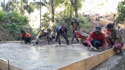 Kolaborasi TNI dan Warga Wujudkan Jembatan Penghubung Harapan Masyarakat