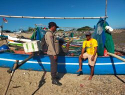 Sambang Warga Pesisir, Bhabinkamtibmas Polsek Hu’u Ajak Nelayan Jaga Kamtibmas dan Tingkatkan Kesejahteraan Keluarga