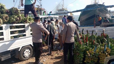 Personel Polsek Kawasan Pelabuhan Laut Bima Perketat Pengawasan Bongkar Muat, Antisipasi Penyelundupan Barang Terlarang