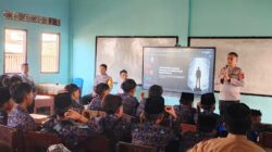 Polsek Lunyuk Edukasi Siswa SMP IT Hamzanwadi Bahaya Judi Online hingga Tertib Berlalu Lintas