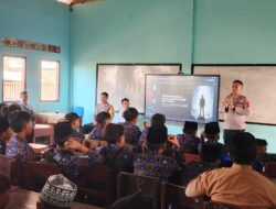 Polsek Lunyuk Edukasi Siswa SMP IT Hamzanwadi Bahaya Judi Online hingga Tertib Berlalu Lintas