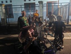 Babinsa Ampenan Edukasi Anak Pentingnya Keselamatan di Jalan Raya